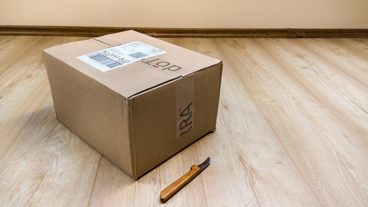 Same day delivery vs. next day delivery: which is best for your business?