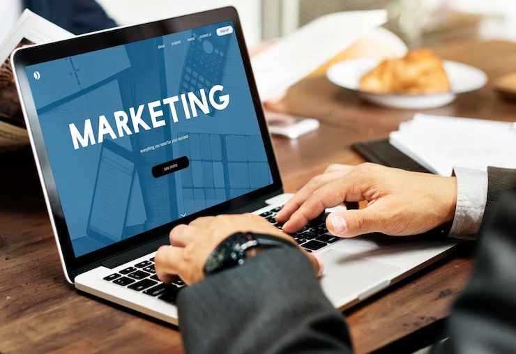 Become Marketing Specialist