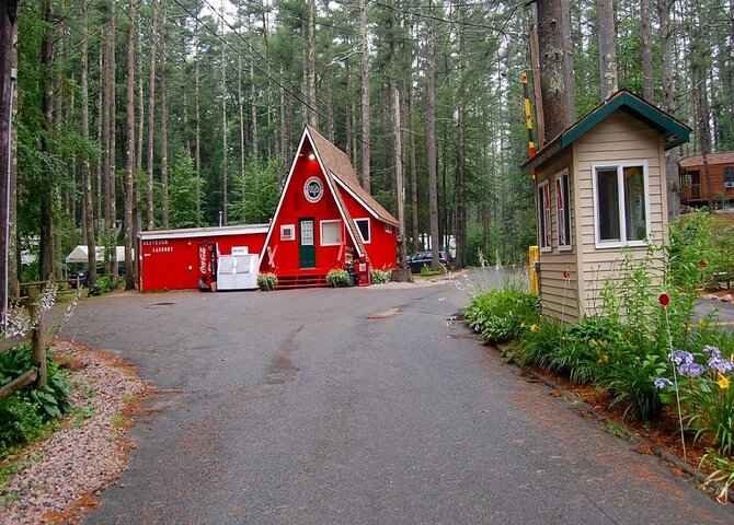  Rhode Island campground Whispering Pines